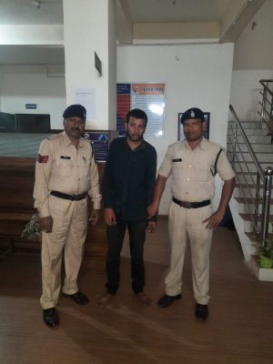 महुआ शराब परिवहन करते एक पकड़ाया