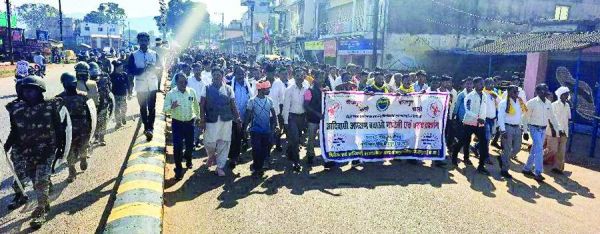 आरक्षण सहित पांच सूत्रीय मांगों को लेकर आदिवासियों ने दिया धरना, 3 घंटे तक हाईवे जाम, निकाली रैली