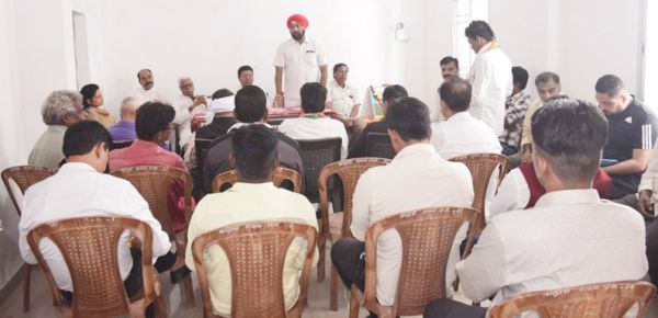 शहर कांग्रेस ने पं. नेहरू को किया याद