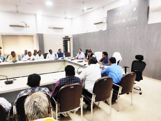 छात्रावास अधीक्षकों की समीक्षा बैठक