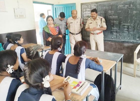 स्कूल व कॉलेजों में जागरूकता कार्यक्रम  