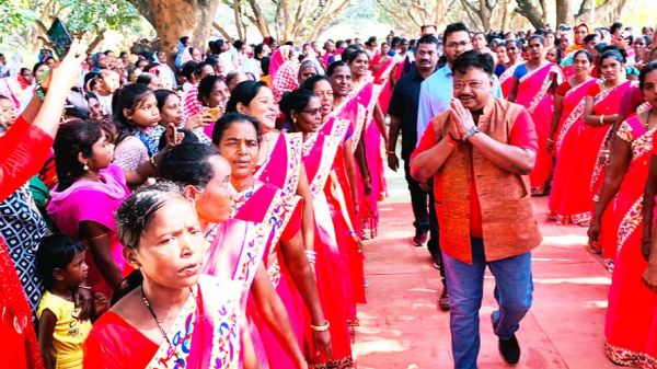 स्वस्थ पंचायत सम्मेलन जन संवाद कार्यक्रम में शामिल हुए मिंज