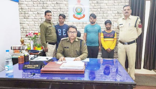 ऑनलाइन ठगी, एक नाबालिग सहित 4 आरोपी झारखंड से गिरफ्तार