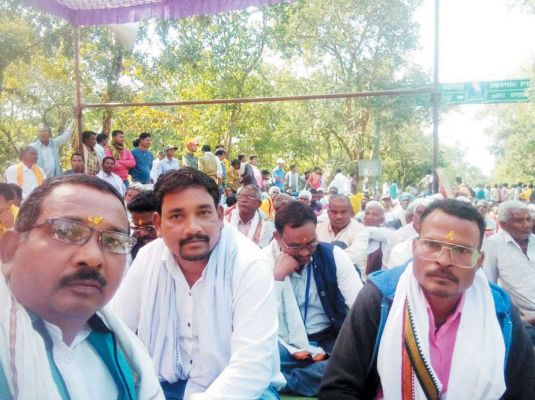 केरेगांव तिराहे पर सर्व आदिवासी समाज ने की आर्थिक नाकाबंदी