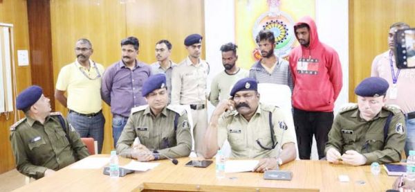 चोरी के तीन आरोपी गिरफ्तार