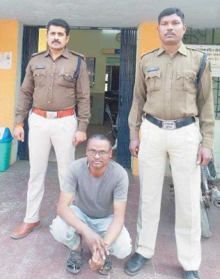 फेसबुक पर दोस्ती, शादी का झांसा देकर रेप, शिक्षक गिरफ्तार