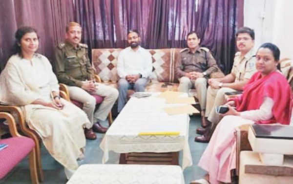 उपचुनाव : अंतरराज्यीय बैठक में कलेक्टर-एसपी हुए शामिल