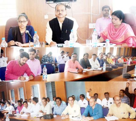 ग्राम सचिवों की बैठक में कलेक्टर ने पूछे सवाल