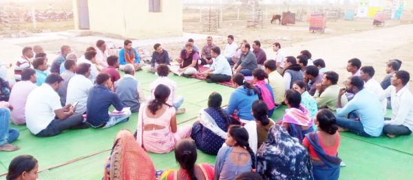 सीईओ ने लगाई गौठानों में चौपाल, सचिव को फटकार