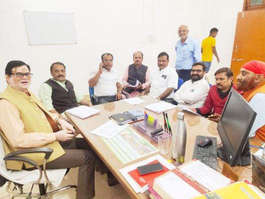 राजनीतिक दलों की बैठक