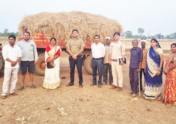 पैरादान को बढ़ावा देने जिला अधिकारी भी पहुँच रहे  गौठान