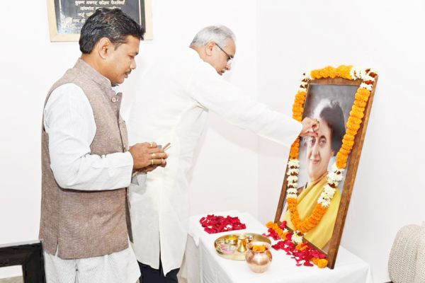 इंदिरा ने आजीवन कमजोरों का उत्थान किया