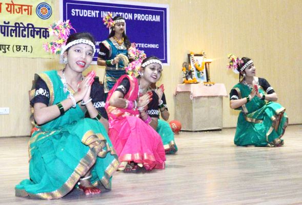 कन्या पॉलिटेक्निक में इंडक्शन प्रोग्राम