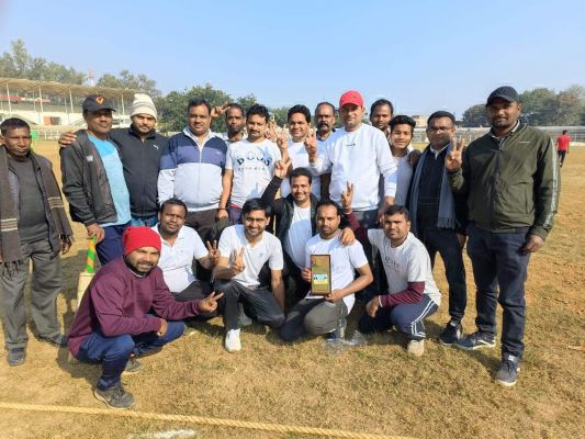 स्व. मनोज सिंह स्मृति क्रिकेट : राजस्व विभाग ने स्टार अधिवक्ता संघ को हराया 