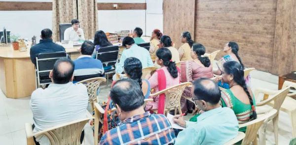 बच्चों को भी स्वच्छता के लिए जागरूक करें आयुक्त ने स्कूल के प्राचार्यों से की अपील