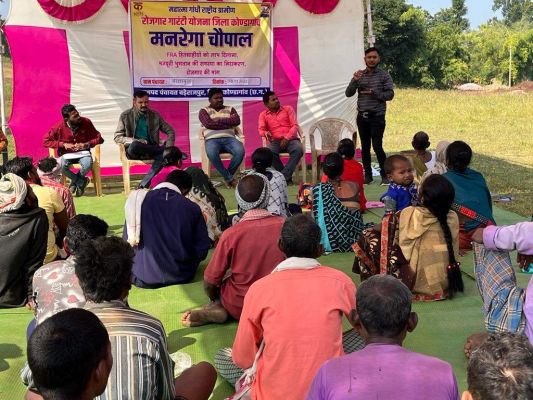 मनरेगा चौपाल, ग्रामीणों  को दी कई जानकारी