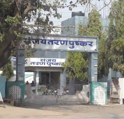 बंद स्वीमिंग पुल में तैरने उतरे तीन बालकों में से एक की डूबने से मौत