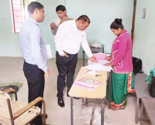 रोल आब्जर्वर ने किया मतदान केन्द्रों का निरीक्षण