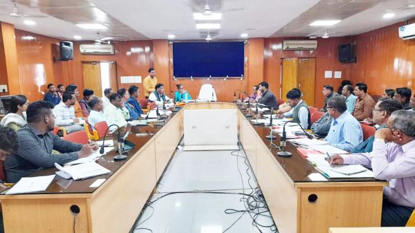  मनरेगा में रोजगार मूलक कार्यों को शुरू कराएं, बढ़ाएं मजदूरों की संख्या- सीईओ