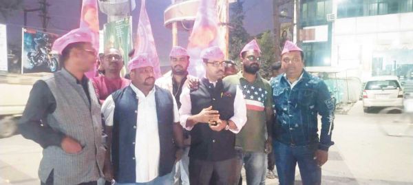 ऋचा पर एफआईआर से भडक़े जोगी समर्थक, फूंका सीएम का पुतला