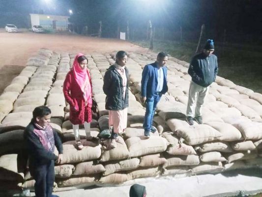 कलेक्टर ने देर रात तक कराई बारदानों की गिनती