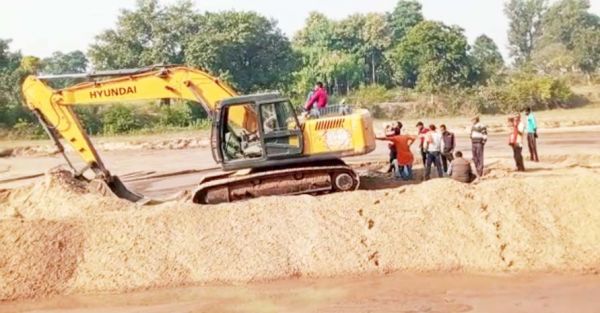ग्रामीणों ने कराया रेत खनन बंद, भाजपा ने अफसरों को पत्र लिखा 
