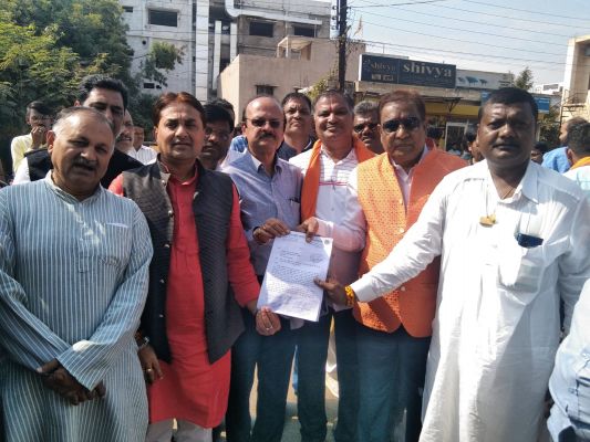 सुरक्षा निधि के विरोध में भाजपा का ईई दफ्तर का घेराव
