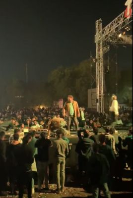 रैप नाईट में जमकर हंगामा, कुर्सियों और बॉटल की बरसात