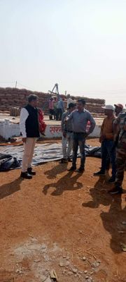 धान खरीदी का जायजा लेने उपार्जन केंद्र पहुंचे जिला पंचायत सीईओ