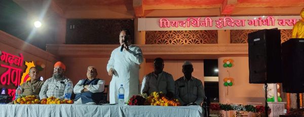 इंदिरा गांधी की प्रतिमा का अनावरण