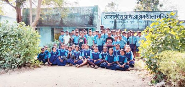 तुरंगा स्कूल भवन जर्जर, जान जोखिम में डालकर पढ़ रहे बच्चे