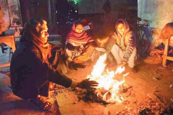ठंड से बचाव के लिए अलाव की व्यवस्था करने कलेक्टर के निर्देश