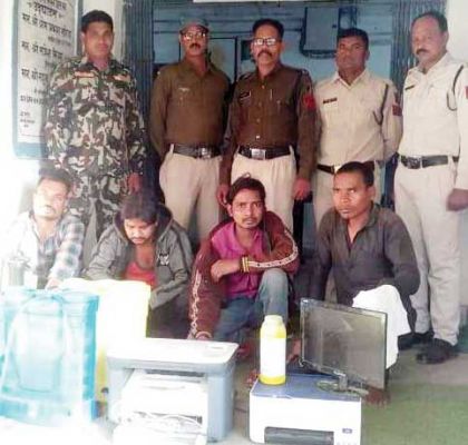 दुकानों के शीट तोडक़र चोरी, 4 पकड़ाए, चोरी के सामान बरामद 