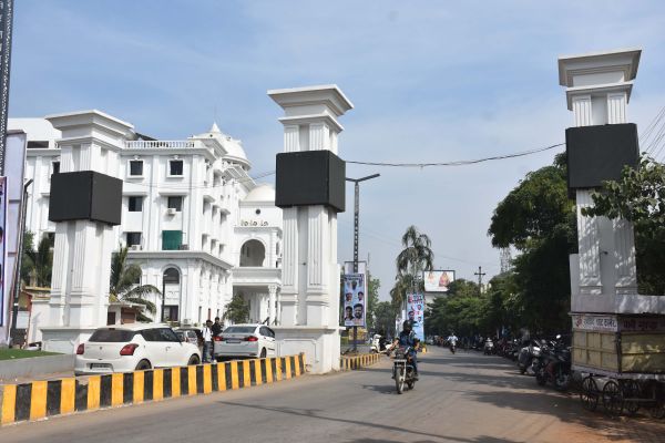 दीया तले अंधेरा...