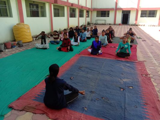 कन्या महाविद्यालय कांकेर में उन्मुखीकरण कार्यक्रम, स्वयंसेवकों ने की परिसर की सफाई