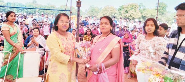 विकासखंड स्तरीय युवा महोत्सव में खिलाडिय़ों का कलेक्टर ने बढ़ाया उत्साह