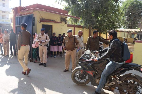 बेतरतीब खड़ी गाडिय़ों पर चालानी कार्रवाई