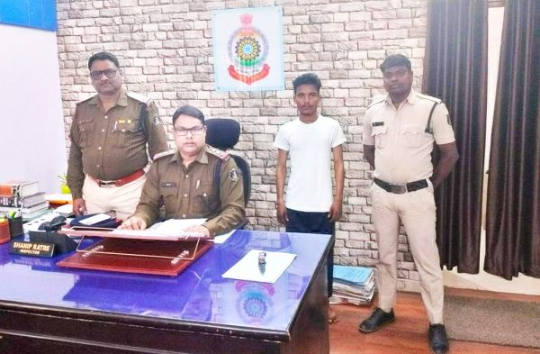 भाई से हुए झगड़े का बदला लेने युवक पर धारदार हथियार से हमला, आरोपी गिरफ्तार  