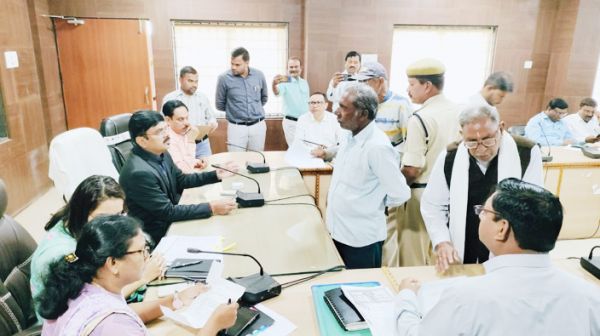 मांग, समस्या एवं शिकायत  के 40 आवेदन मिले 