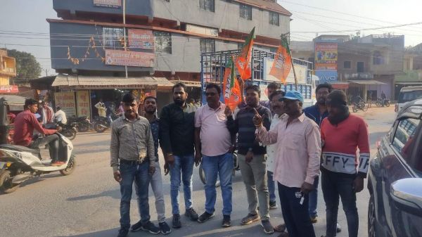 युवा मोर्चा ने मुख्यमंत्री का पुतला फूंका