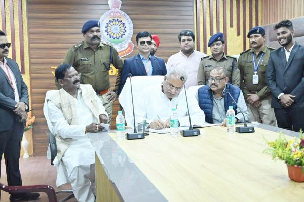 सीएम के हाथों एसपी कार्यालय में जनसंवाद कार्यालय का उद्घाटन