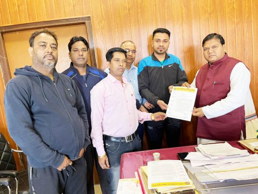 जशपुर स्वर्णकार समाज ने सामुदायिक भवन की मांग को लेकर विधायक को सौंपा ज्ञापन