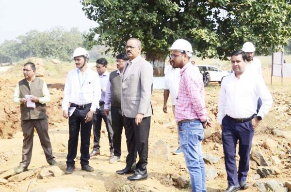 कमिश्नर ने किया निर्माणाधीन मक्का प्रोसेसिंग प्लांट का निरीक्षण