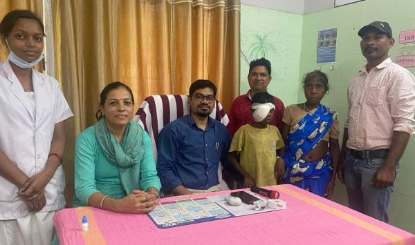 8 साल के बच्चे को था मोतियाबिंद, डॉक्टरों ने किया ऑपरेशन सफल