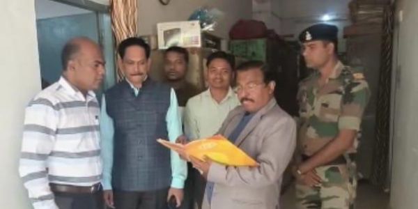 एक दिन में दो बड़ी कार्रवाई, रिकॉर्ड कीपर और दो समिति प्रबंधक निलंबित 