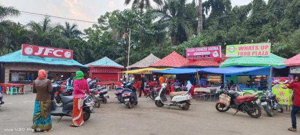 चौपाटी में शौचालय नहीं, हो रही परेशानी 