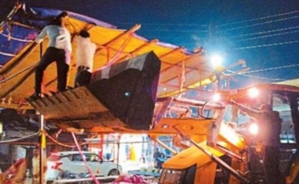 पालिका ने दर्जनभर बेजाकब्जे तोड़े