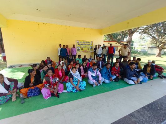 जीवनदीप के कर्मचारी हड़ताल पर