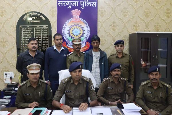 लिव-इन रिलेशन में रह रही महिला दूसरे से मोबाइल पर करती थी बात, प्रेमी ने गला दबाकर मार डाला