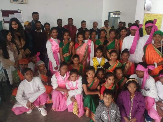 एकलव्य आदर्श आवासीय विद्यालय में वार्षिक उत्सव